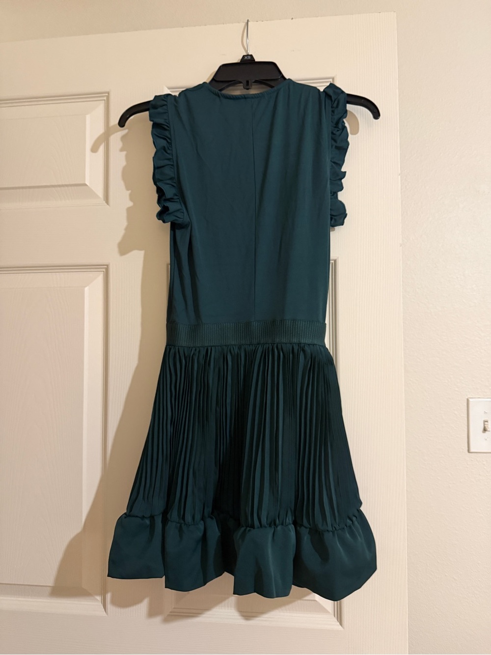 Oyrosy Elegant Sports V-Neck Pleated Hem Dark Green Stretch Mini Dress - Picture 3 of 4